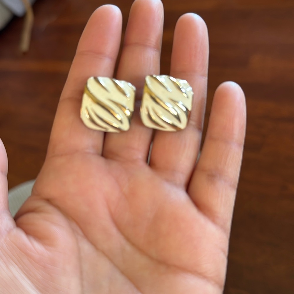 Vintage clip earrings